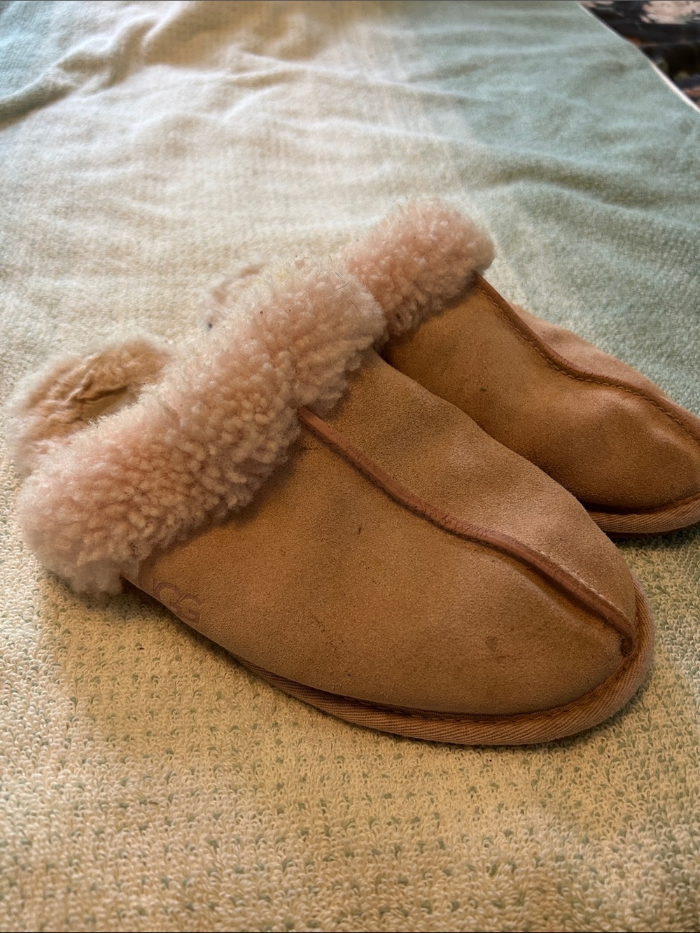 Women’s Ugg Cozy Shearling-Lined Slip-On Slippers - Tan/Pink Sz 9